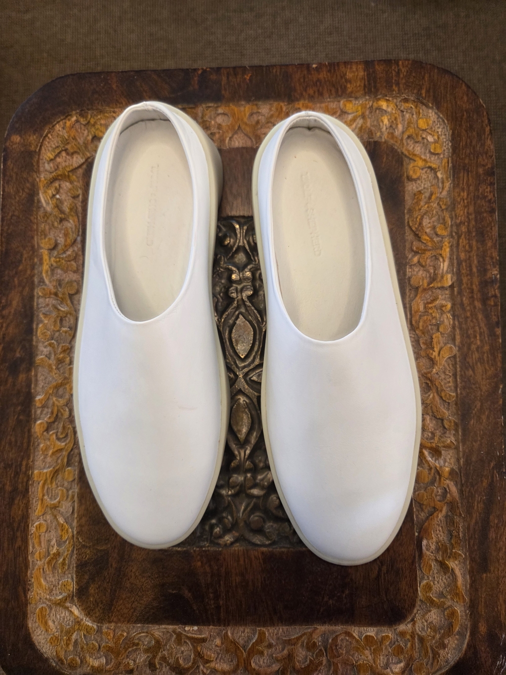 Minimalist White Slip-On Men's Sandals